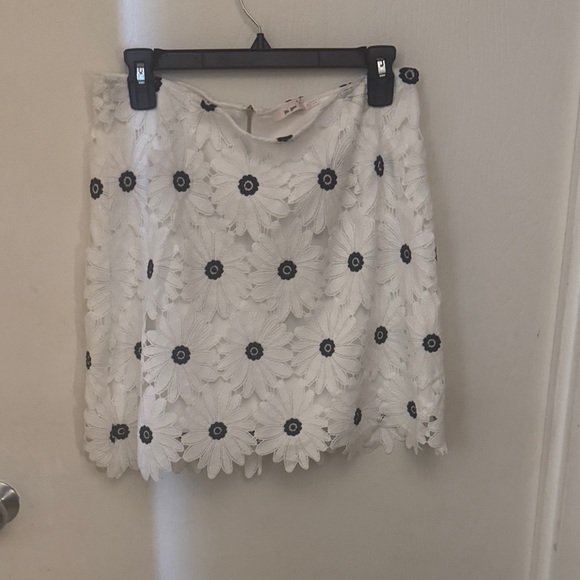 Francesca's Collections White Floral Halter Top w/ matching skirt new w/ tags - Picture 4 of 4